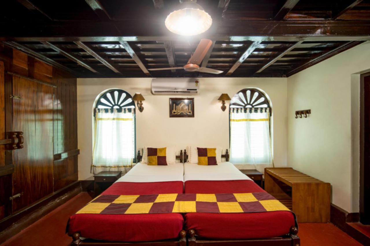 Emerald Isle Alappuzha Exterior photo