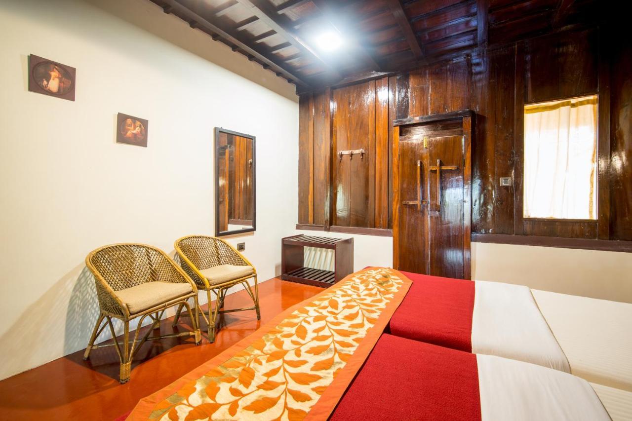 Emerald Isle Alappuzha Exterior photo