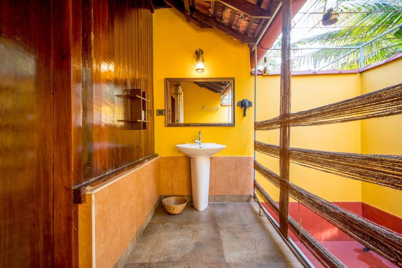 Emerald Isle Alappuzha Exterior photo